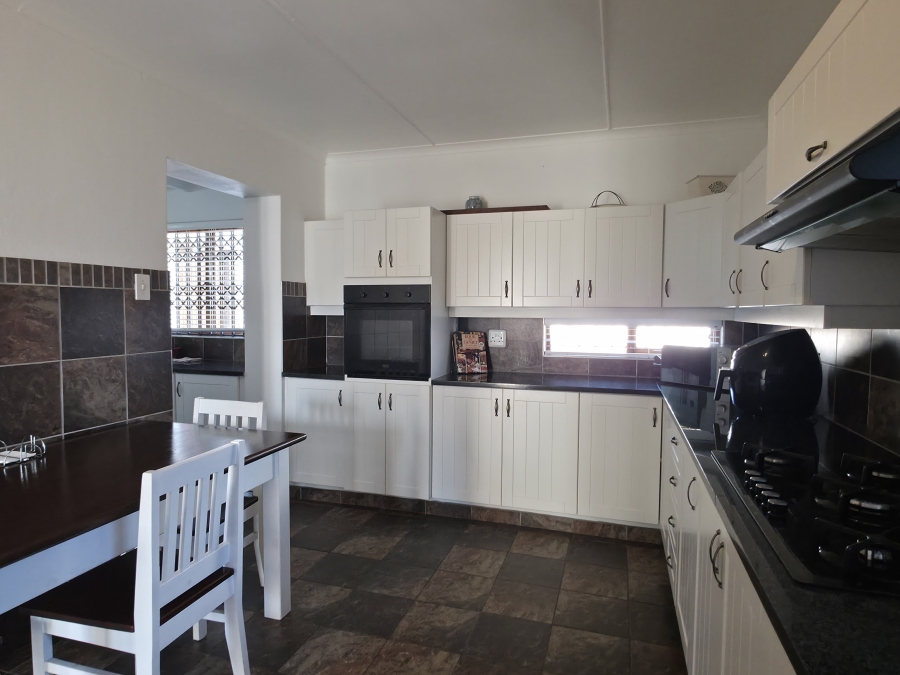 5 Bedroom Property for Sale in Wavecrest Eastern Cape